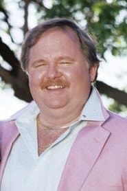 Donovan Scott في دور Fletcher ("Fletch")