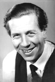 Derek Tansley dans le rôle de Judge (uncredited)
