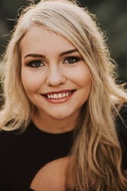 Alyssa Paige dans le rôle de Student (uncredited)