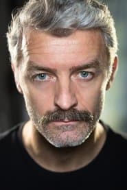Gabriel Constantin dans le rôle de Mr Cunningham