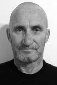 Gary Waddell dans le rôle de Guitarist / Bikie