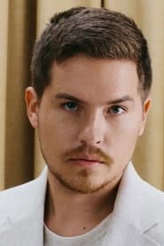 Dylan Sprouse dans le rôle de Lucas Ward