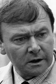 Tony Doyle dans le rôle de Darrer