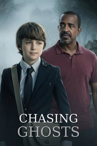 Affiche du film Chasing Ghosts (2014)
